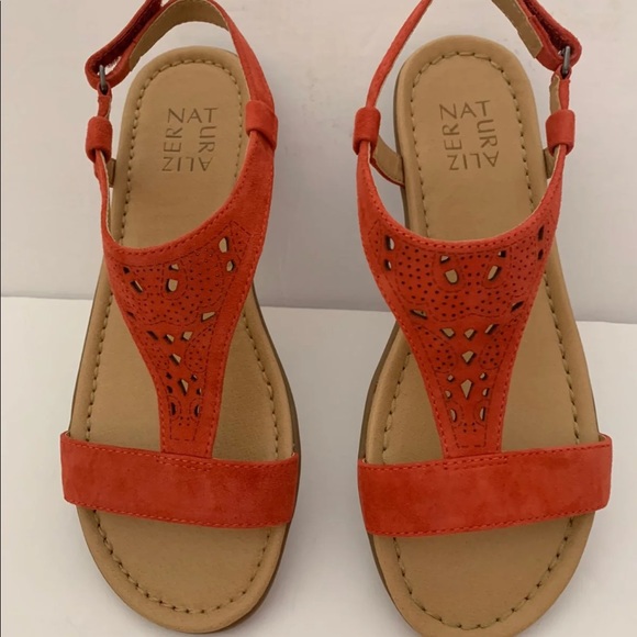 naturalizer flat sandals
